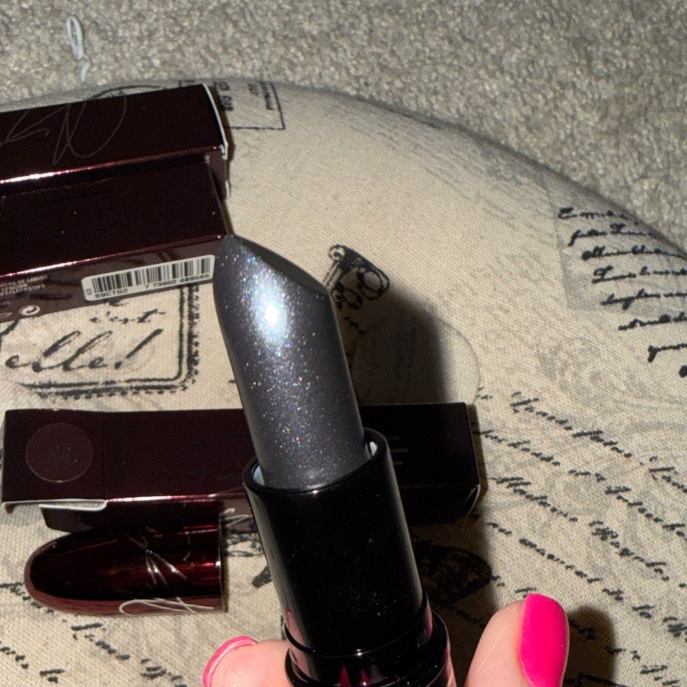 MAC Aaliyah Collection Black Lipstick - Picture 5 of 7